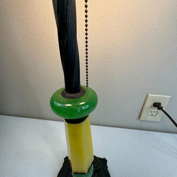 Vintage Bakelite Table Lamp Dreamcicle Art 2 Bulb Green/Yellow Jadeite - Picture 6 of 13